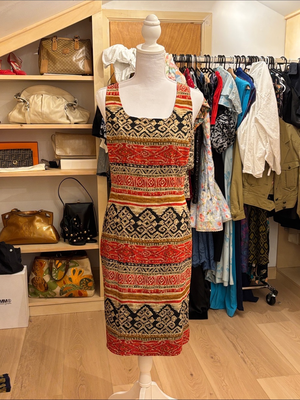 Stunning vintage jones 100% silk Sleeveless Red & Black Patterned Midi Dress